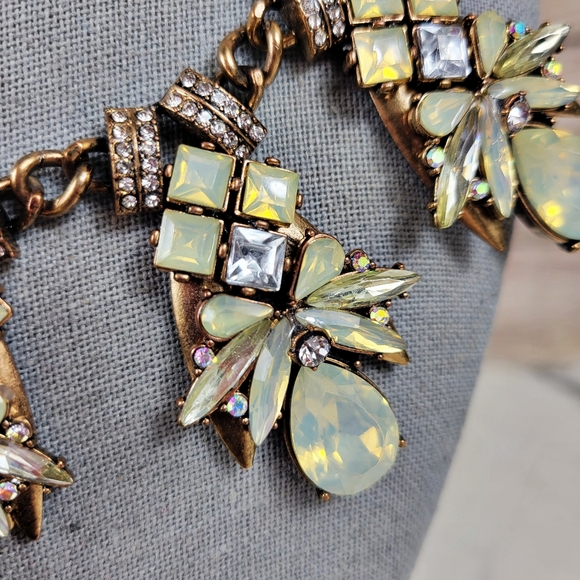 Pastel Green Statement Necklace Antique Gold-tone Deco AB Rhinestone Acc… - Picture 4 of 12